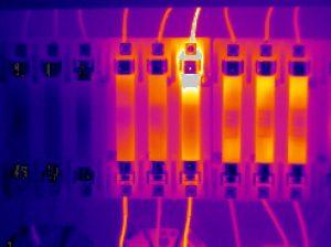 This image shows a loose fuse retaining clip on the fuse block for the power supplies and heat station water system panel in a facility's main electrical room. Amps A phase=20, B phase=20, C phase=20. The temperature rose to 96°C. Manual inspection, cleaning, and tightening of all connections and fuse clips was recommended as well as the replacement of any required components